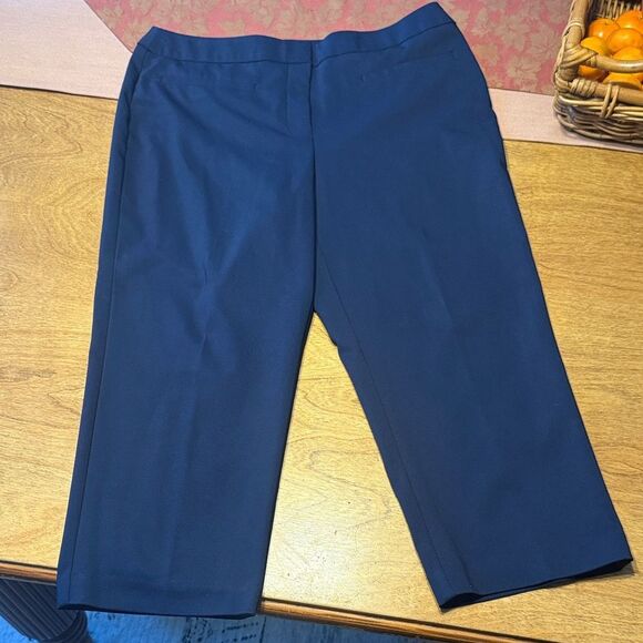 Chicos Fabulously Slimming Darcy Crop Basic Navy Pants - Picture 1 of 12